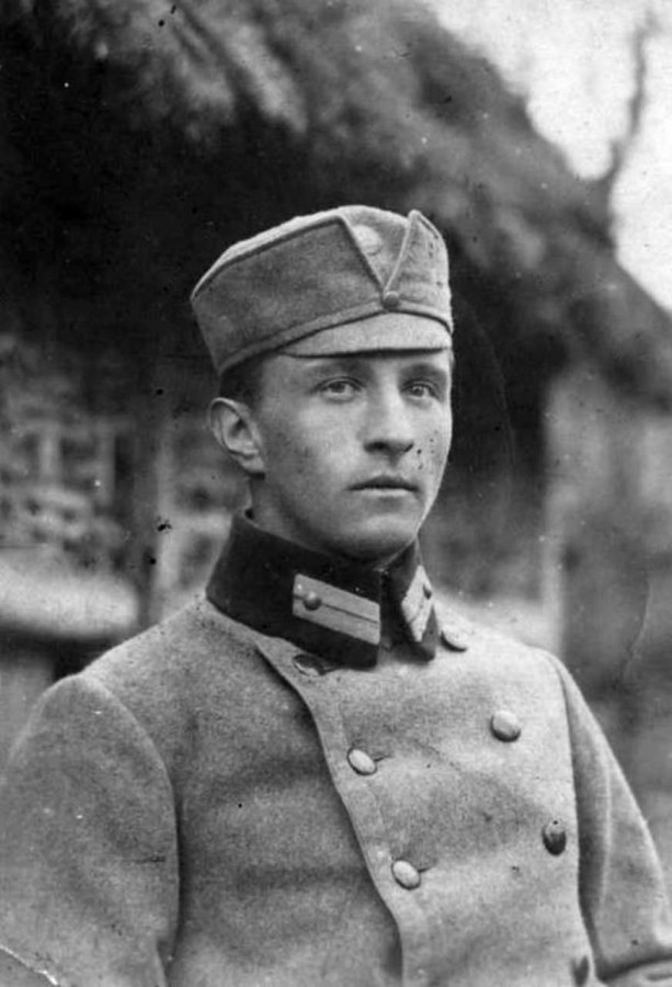 Роман Купчинський (1894-1976) -четар січових стрільців, сотня якого відбила будинок №8 на вулиці Бема у 1918 році