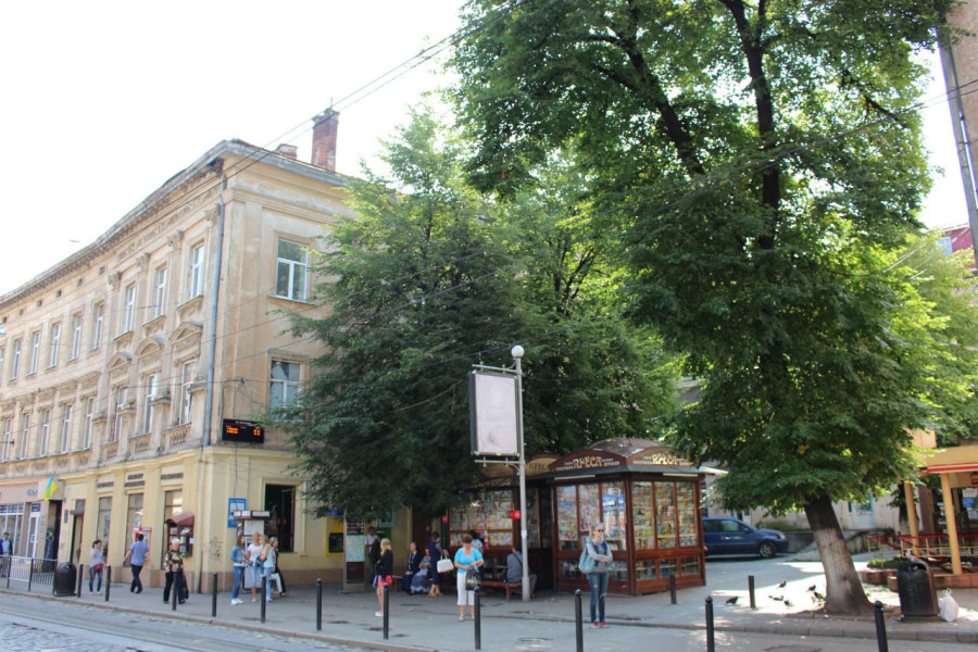 "Пустка" на місці зруйнованої забудови на сучасній вулиці Дорошенка 3,5. Фото 2015 року