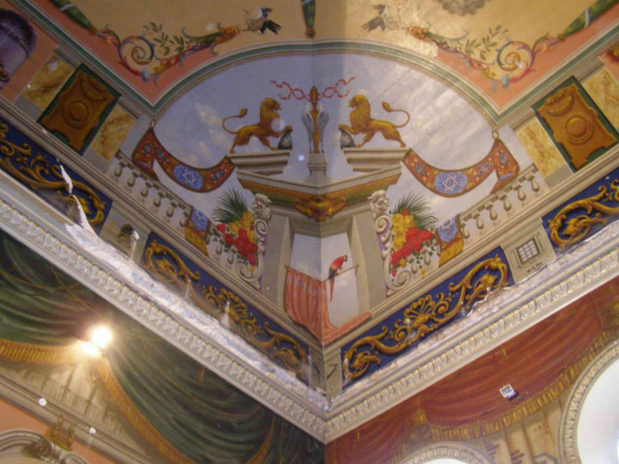 Внутрішні розписи синагоги на вулиці Міхновських. Фото наших днів