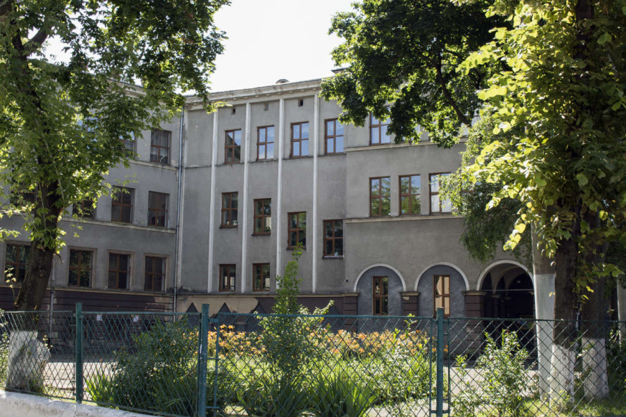 Давня школа імені Миколая Рея, зараз середня школа №58 міста Львова. Фото 2015 року