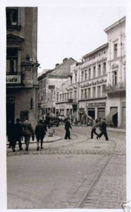 Зруйновані будівлі на Сикстуській 2 та 4. Фото 2015 року