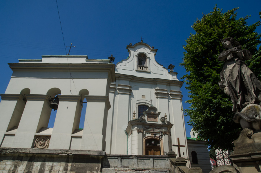 Костел Святого Антонія, вид з вулиці Личаківської