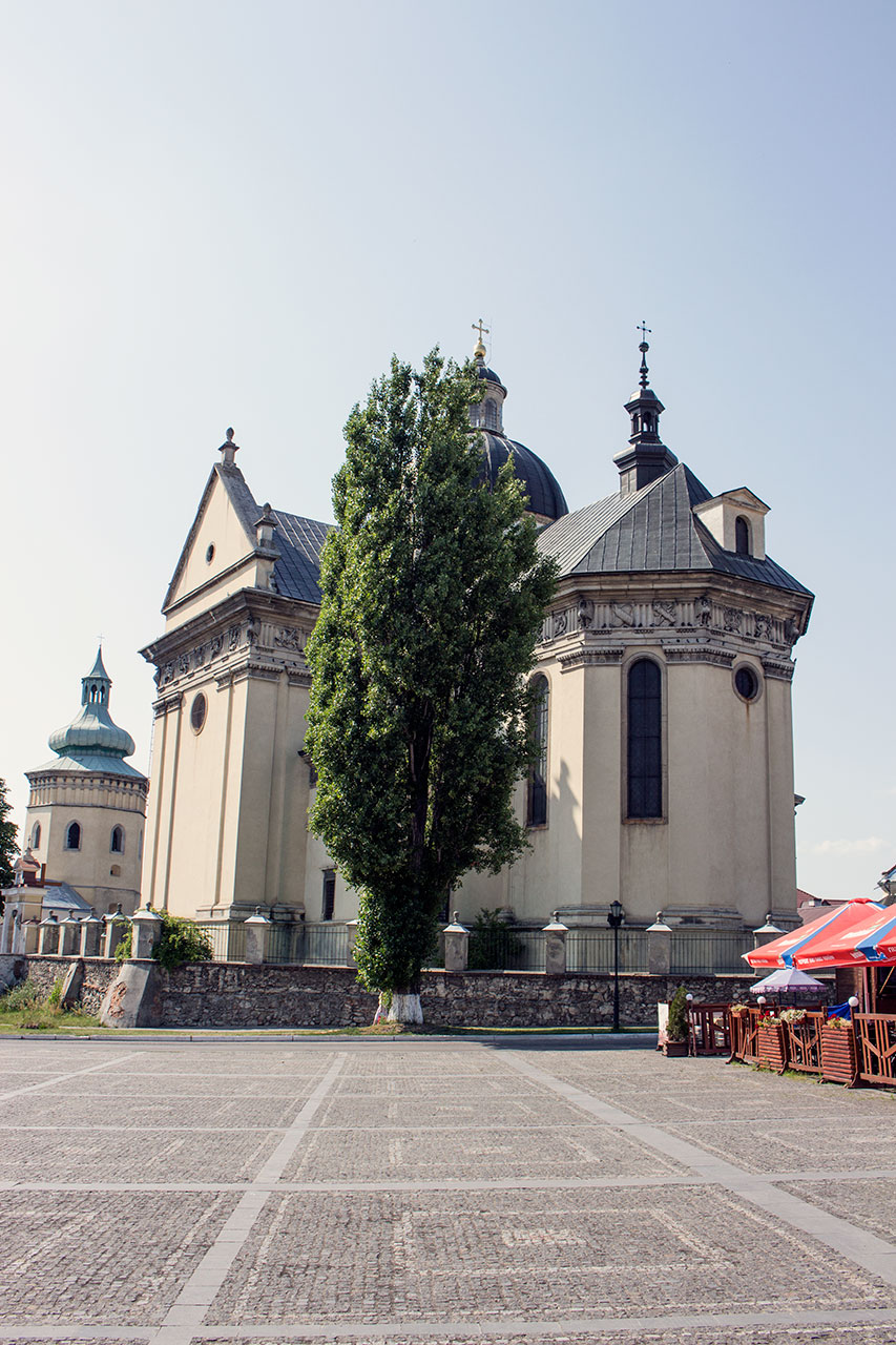 Екстер'єр костелу Святого Лаврентія в Жовкві