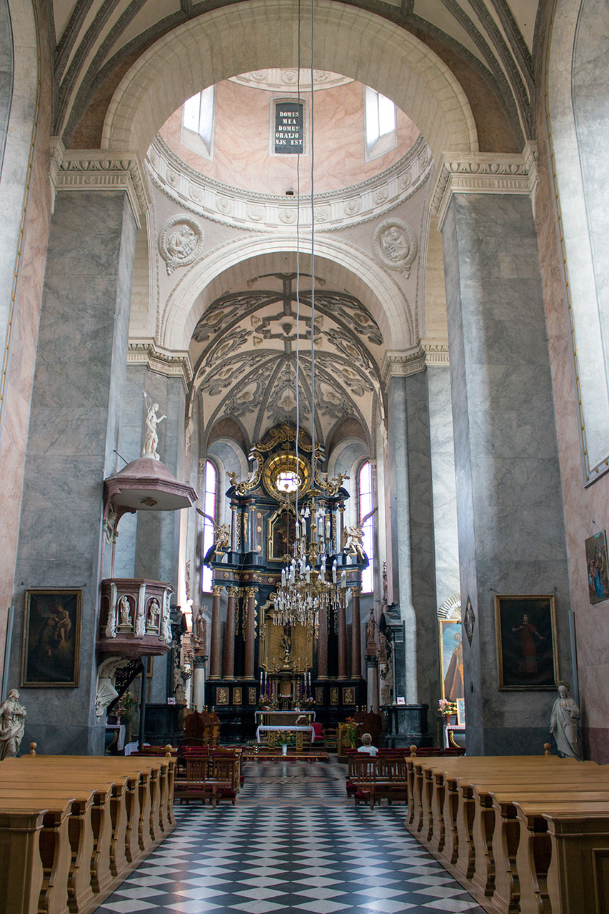 Інтер'єр костелу Святого Лаврентія в Жовкві