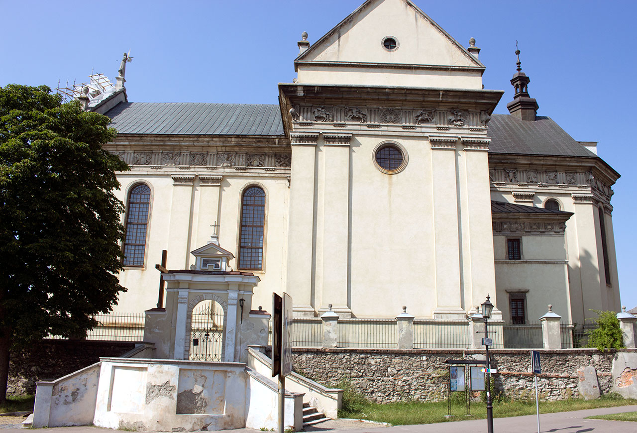 Екстер'єр костелу Святого Лаврентія в Жовкві