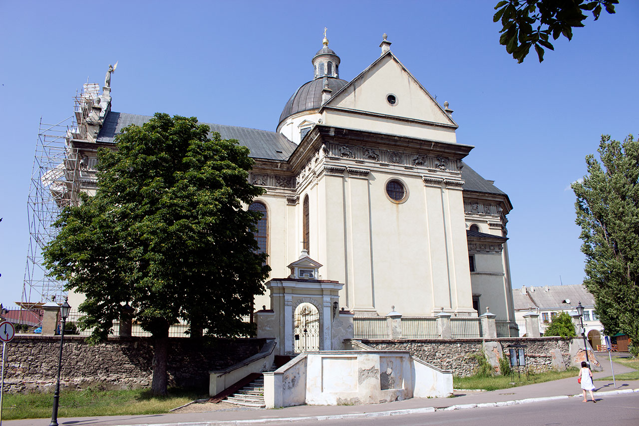 Екстер'єр костелу Святого Лаврентія в Жовкві