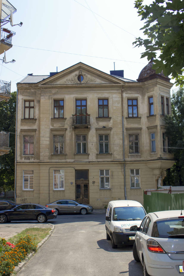 Кам'яниця під №27 на вулиці Длугоша (нині - Кирила і Мефодія). Фото 2015 року