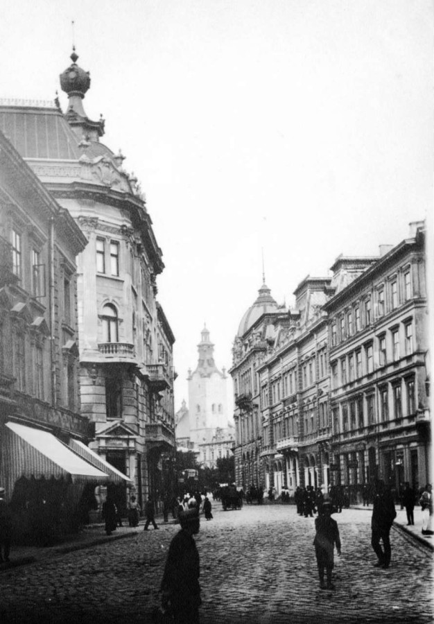 Давня вулиця Ягеллонська (нині-Гнатюка), ліворуч - кам'яниця Дзендзелевича. Фото початку XX сторіччя