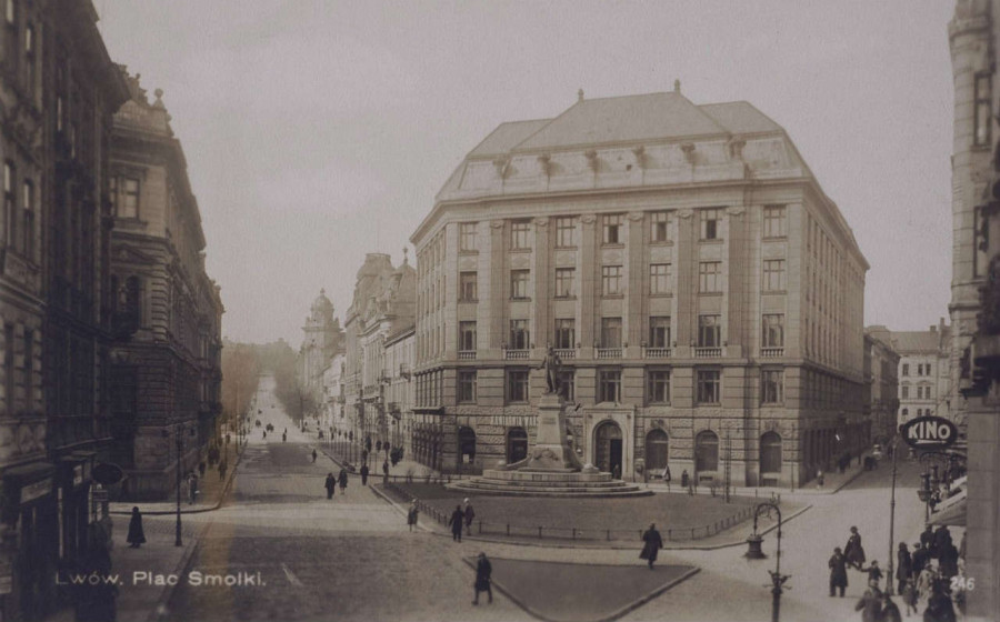 Будинок банку на поштівці міжвоєнного періоду