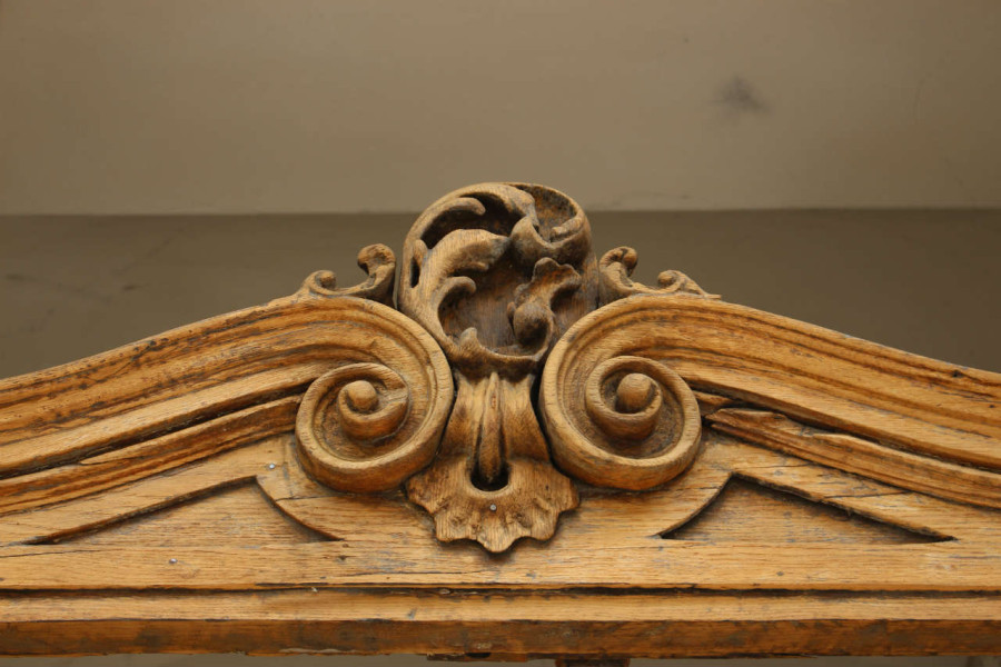 Фрагмент брами будинку №8 по вулиці Гнатюка. Фото 2015 року