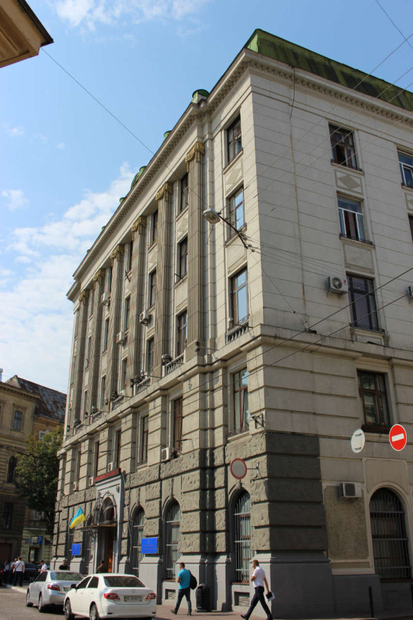 Нинішній будинок Управління міністерства внутрішніх справ України у Львівській області. Фото 2015 року