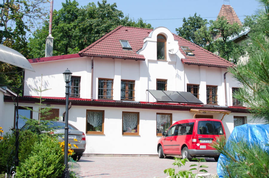 Господарський будинок на території монастиря