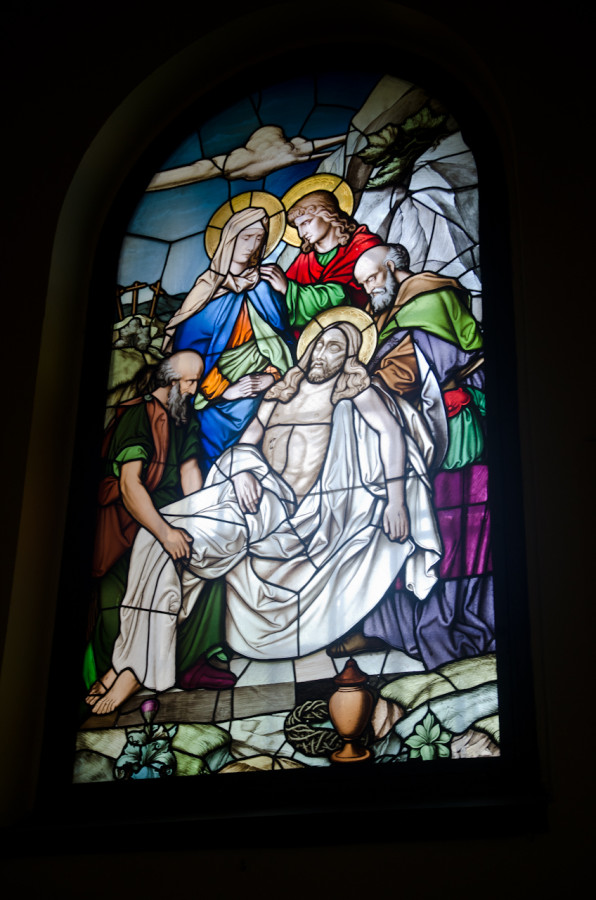 Вітраж у каплиці Ісуса Розп'ятого