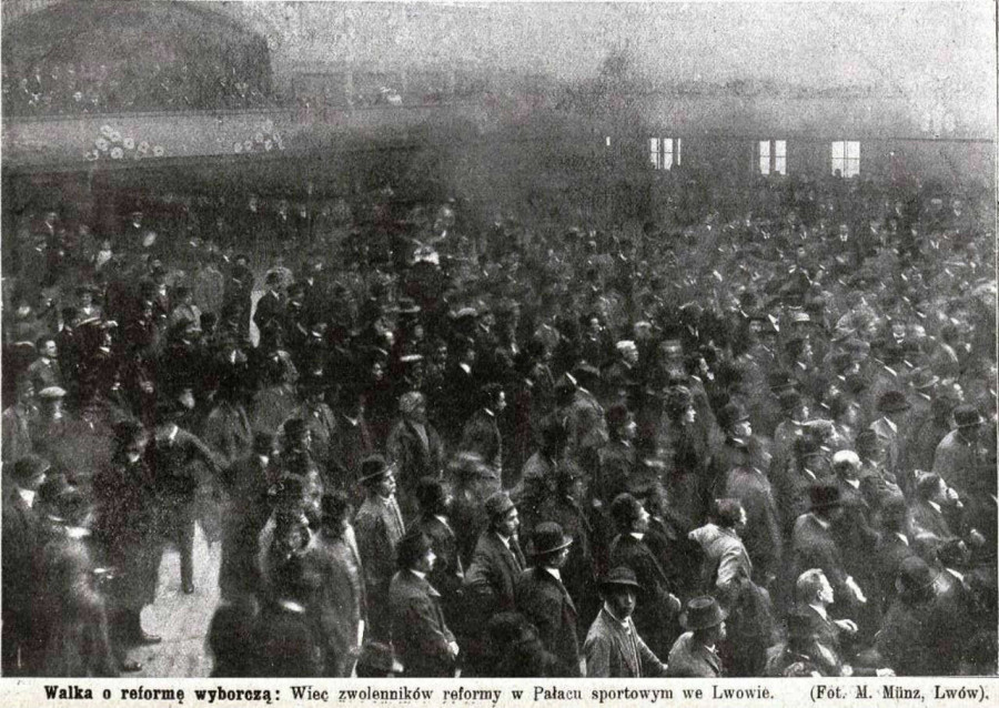 Громадські обговорення виборчої реформи у приміщенні Скетінг-рінку. Фото 1913 року