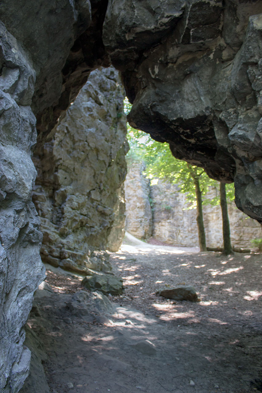 Гора Чортова скеля в околицях Винник