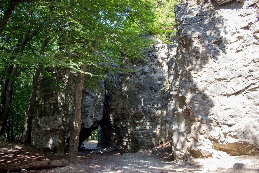 Гора Чортова скеля в околицях Винник