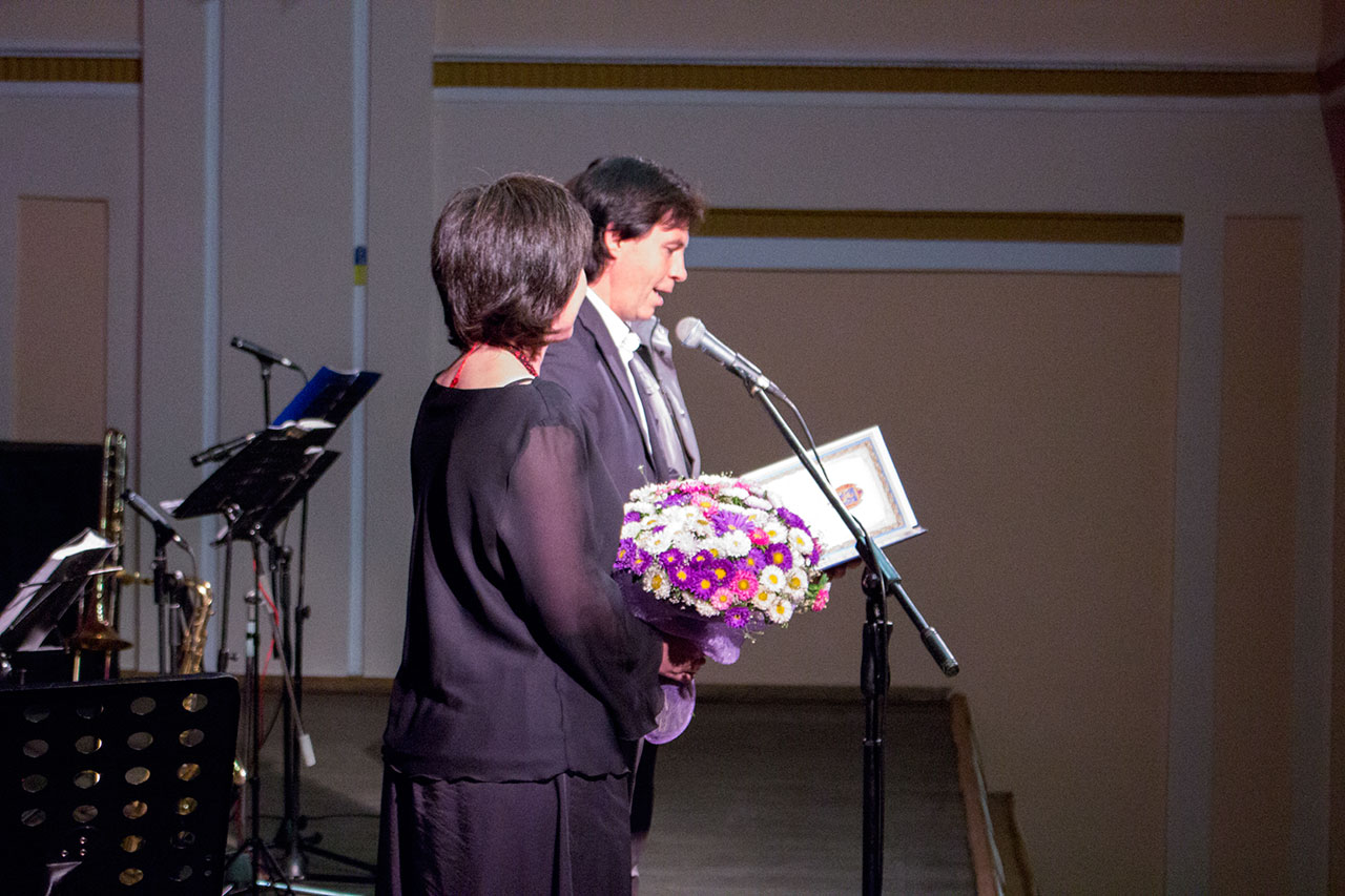 Наталка Криничанка та заслужений артист України Роман Ковальчук.