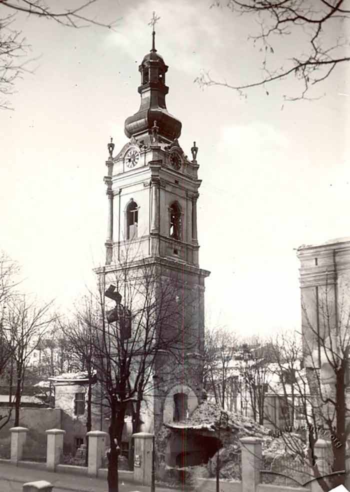 Зруйнована церква Св. Духа по вулиці Коперника у Львові. Фото 1939 року.
