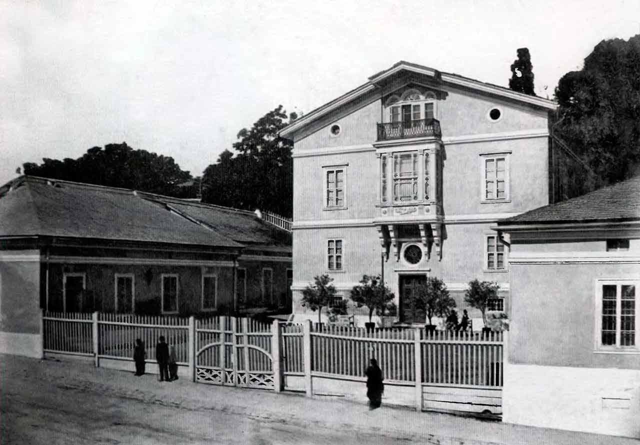 Первісний вигляд палацу Бєльських у Львові на вулиці Коперника. Фото 1860-1871 рр.