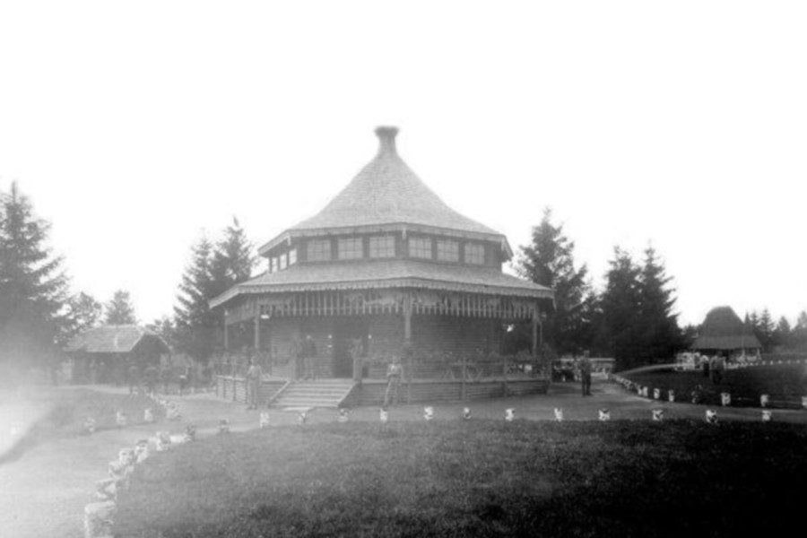 Сільськогосподарський павільйон на Військовій виставці у Стрийському парку. Фото 1916-1918 рр.