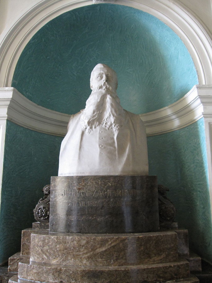 Погруддя Юліану Захарієвичу в вестибюлі Львівської політехніки. Автор: Юліуш Белтовський. Фото зhttps://pl.wikipedia.org 