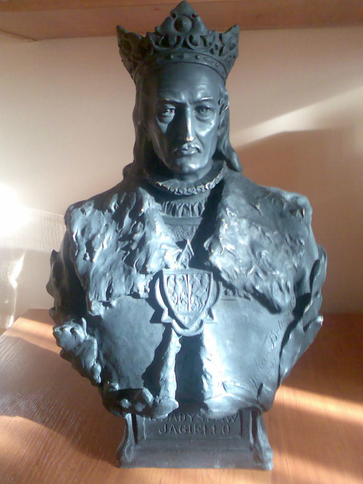 Погруддя Владислава ІІ Ягайла роботи Юліуша Белтовського. Фото з www.wikiwand.com