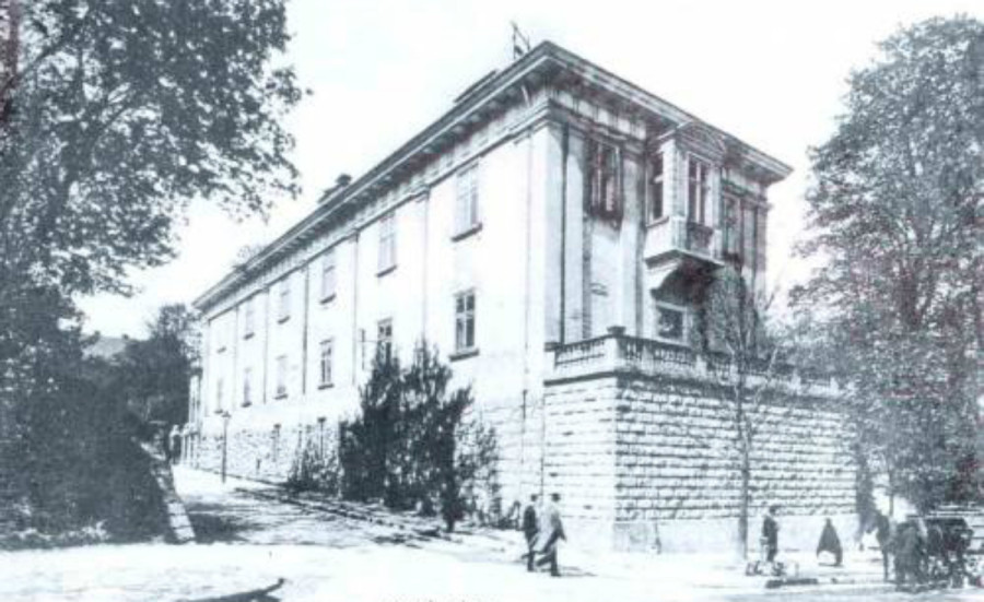 Палац Баворовських, 1916 рік