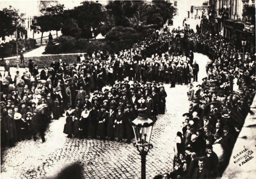 Похорон Івана Франка. Похоронна процесія на вул. Академічній. Львів, 31 травня 1916 року