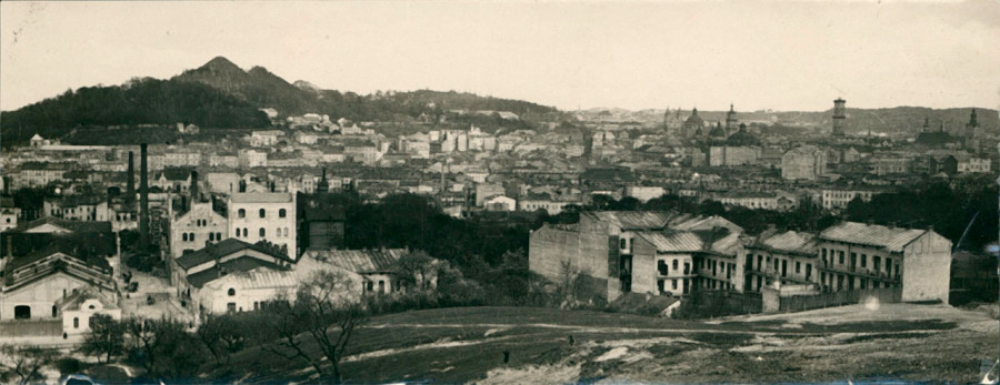 Панорама Львова з Гори Страт. Біля підніжжя вулиця Клепарівська. Фото Марек Мюнц, 1920 рік