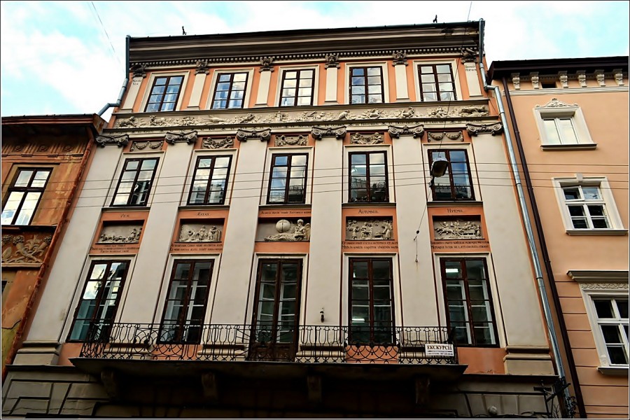 Будинок «Пір року» на вул. Вірменській, 23 (фото Тетяна Жернова, 2015 рік)