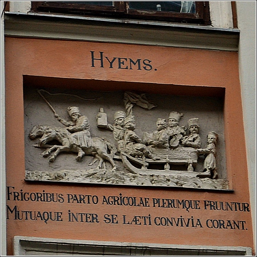 Зима на будинку «Пір року» (фото Тетяна Жернова 2015 рік)