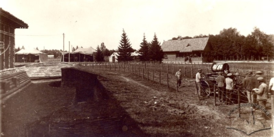 Вигляд на Павільйон Угорського Червоного Хреста на Військовій виставці у Стрийському парку. Фото 1916-1918 рр.