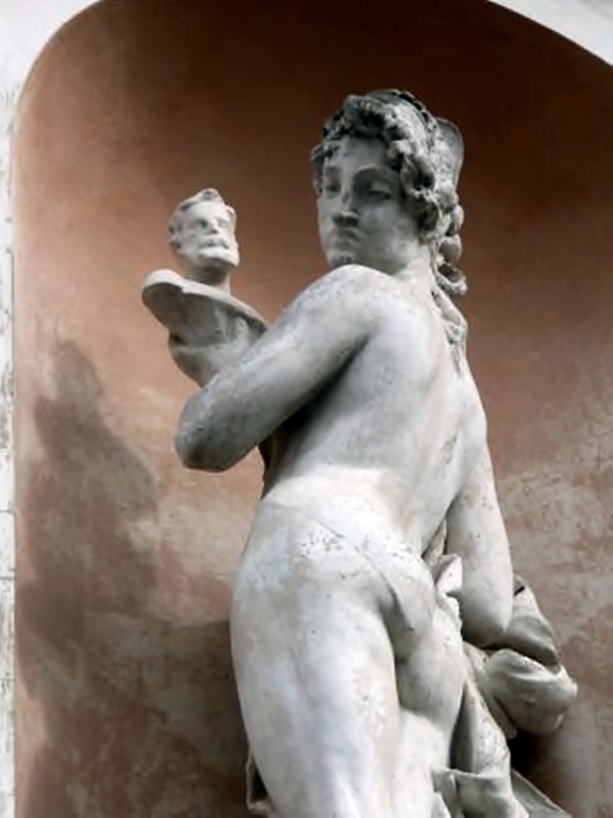 Скульптура Європа, яка тримає в руках скульптурне погруддя Леонарда Марконі