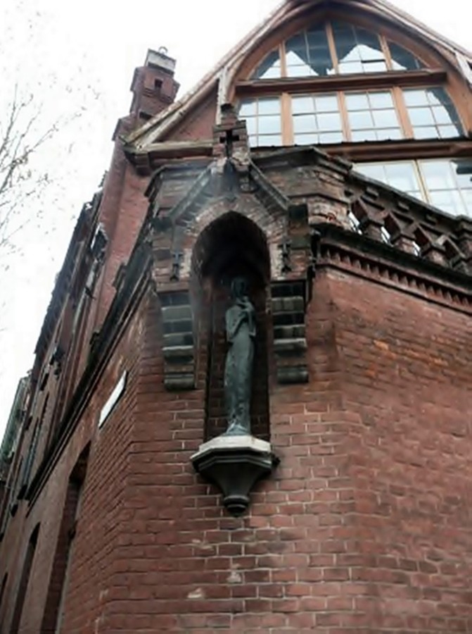 Будинок на розі вулиць Листопадового Чину, 11 та Олекси Новаківського