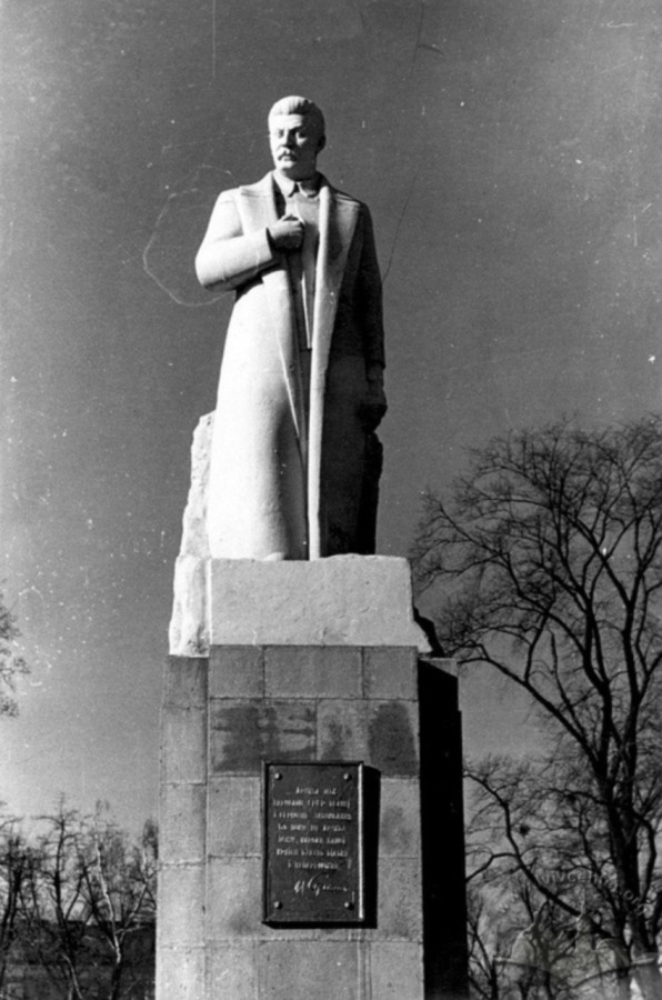 Пам'ятник Сталіну в Парку культури. Фото 1953 року