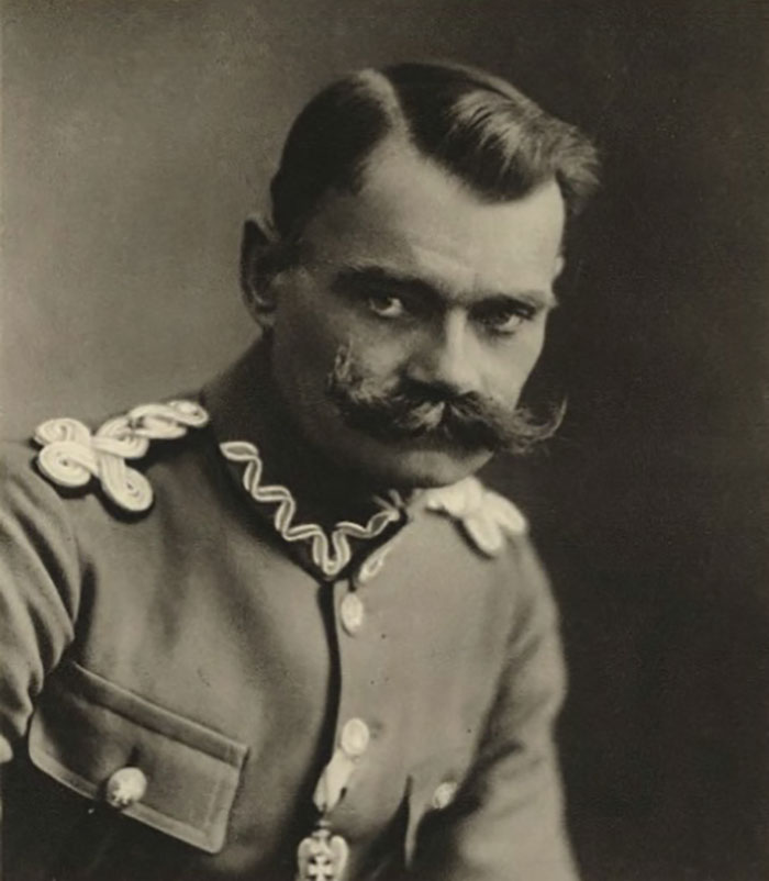 Майор ЗдіславТрешньовський (псевдо «Татар») (1868-1921), один з найвідоміших польських оборонців Львова, керівник пункту опору в школі мені Генрика Сенкевича; фото 1920-х років