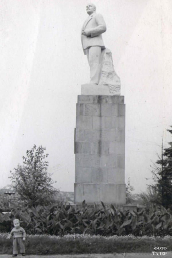 Пам'ятник Леніну в Парку культури. Фото 1953 року