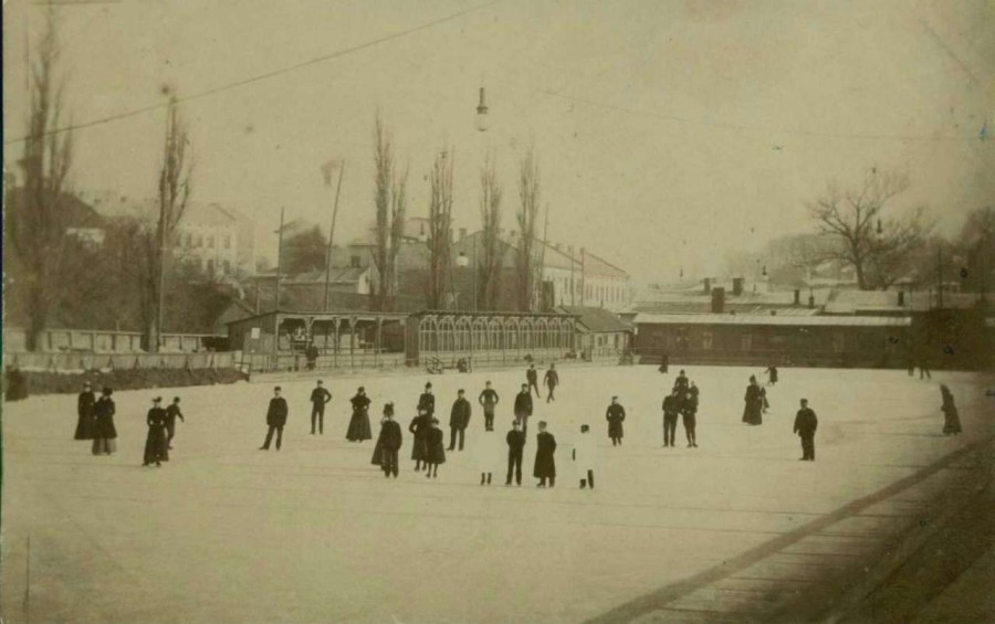 Собків став - природна окраса Кастелівки, що зимою перетворювався на ковзанку. Фото 1910 року