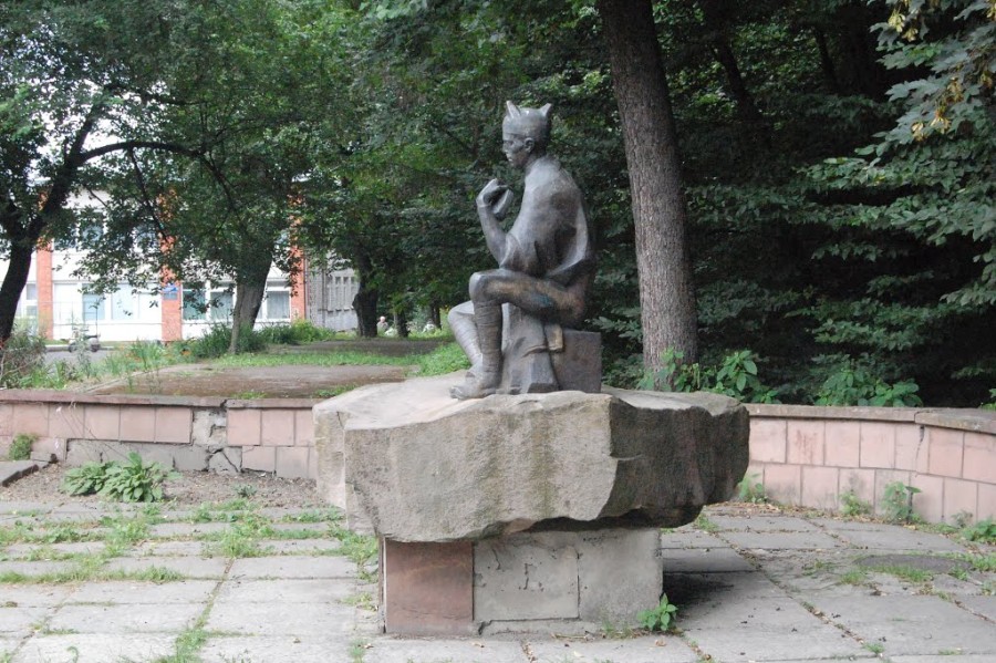 Пам'ятник Юрію Великановичу. Фото з kartagoroda.com.ua