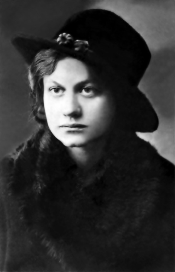 Ольга Плешкан: фотопортрет 1924 р.;