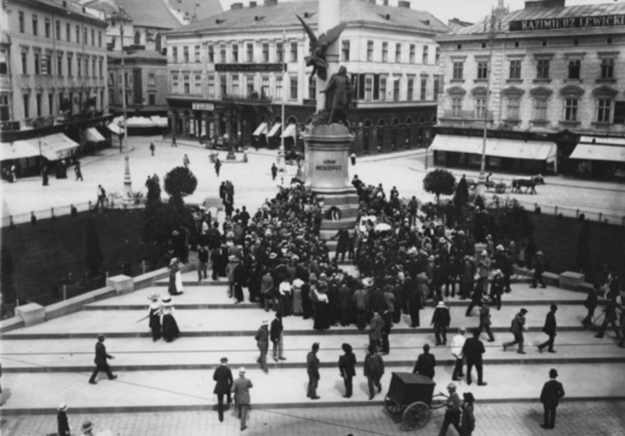 Марійська площа (пл. Міцкевича). Фото міжвоєнного періоду