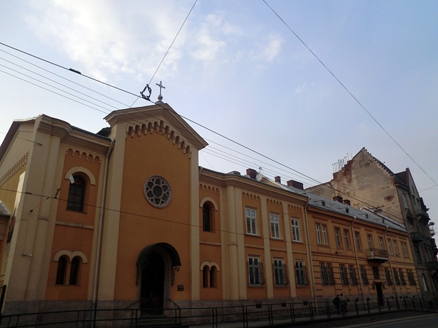 Церква Непорочного Зачаття Пресвятої Богородиці і монастир св. Климентія – місце служіння о. Стернюка протягом 1942 – 1946 рр. (світлина автора)