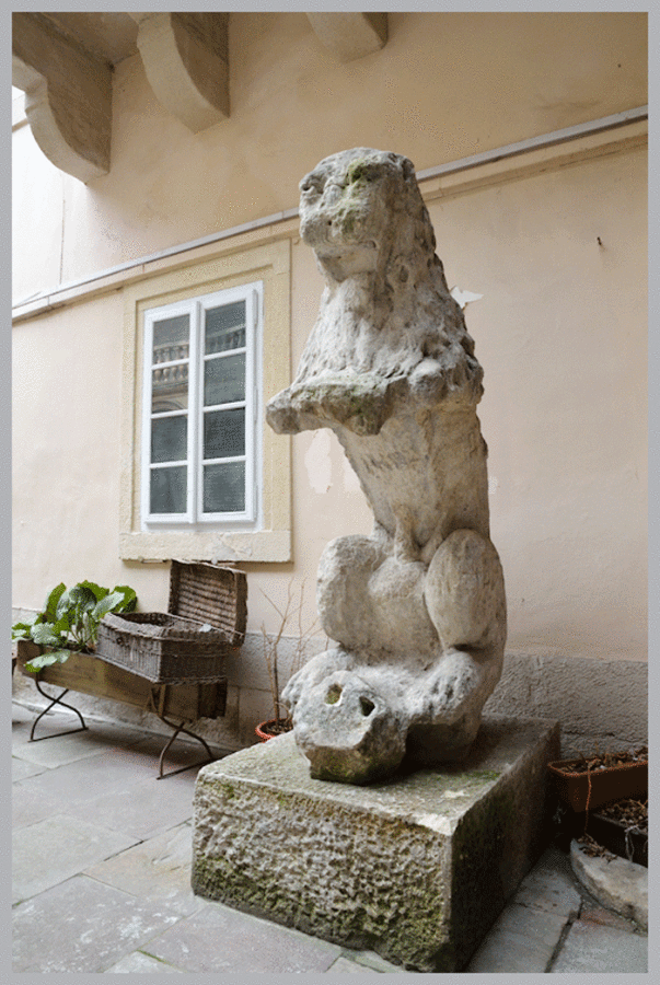 Лев Лоренцовича у наші дні на подвір'ї Львівського історчиного музею