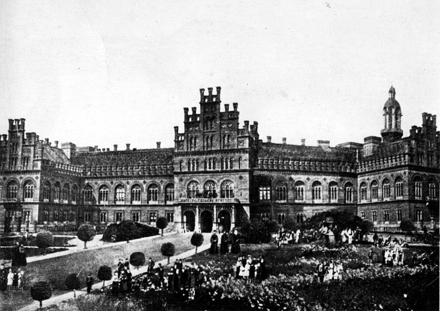 Чернівецький університет, ймовірно, початок ХХ ст. (зі сайту http://chicherone.com)