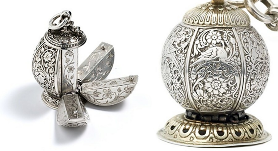 Помандер у якому тримали пахощі. Міг бути виготовлений з дорогоцінних матеріалів та оздоблений діамантами