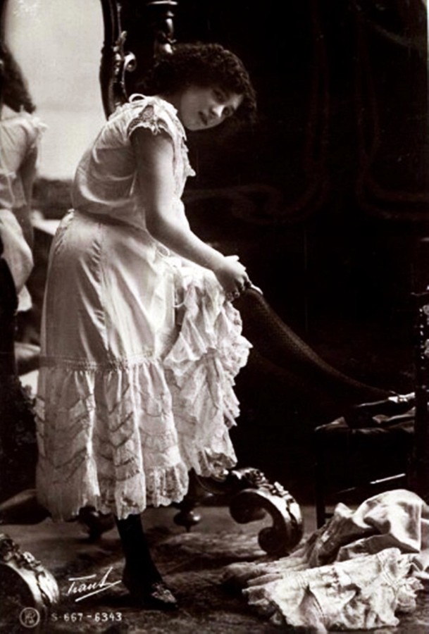 Жінка, що рекламує білизну, 1900 р. Джерело: https://polona.pl