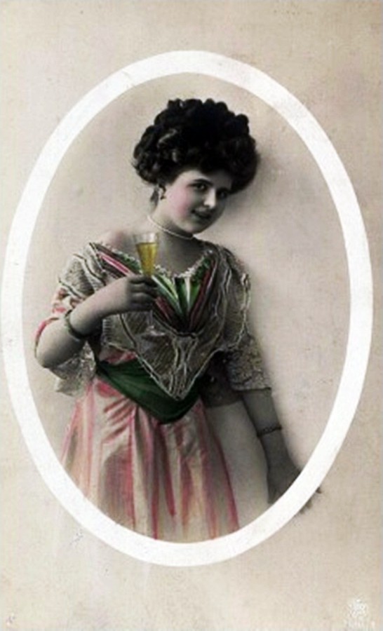 Жінка з келихом шампанського, 1900 р. Джерело: https://polona.pl