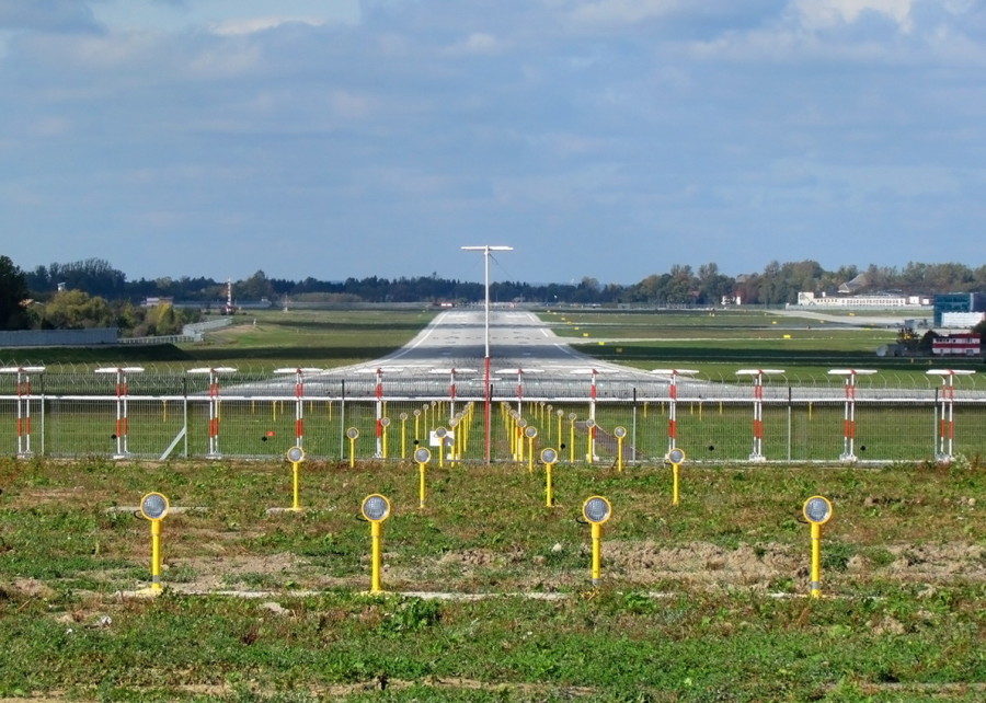 Злітна полоса скнилівського аеропорту, що неодноразово ставала місцем транспортних пригод за участю літаків