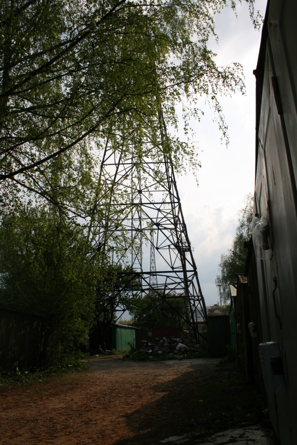 Вежа на вул. Окружній, в котру врізався літак.