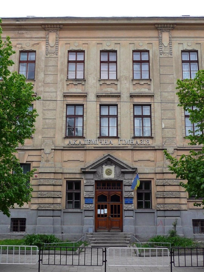 Академічна гімназія, вул.Степана Бандери 14